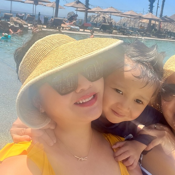 Meet your Posher, Amber - Picture 1 of 4